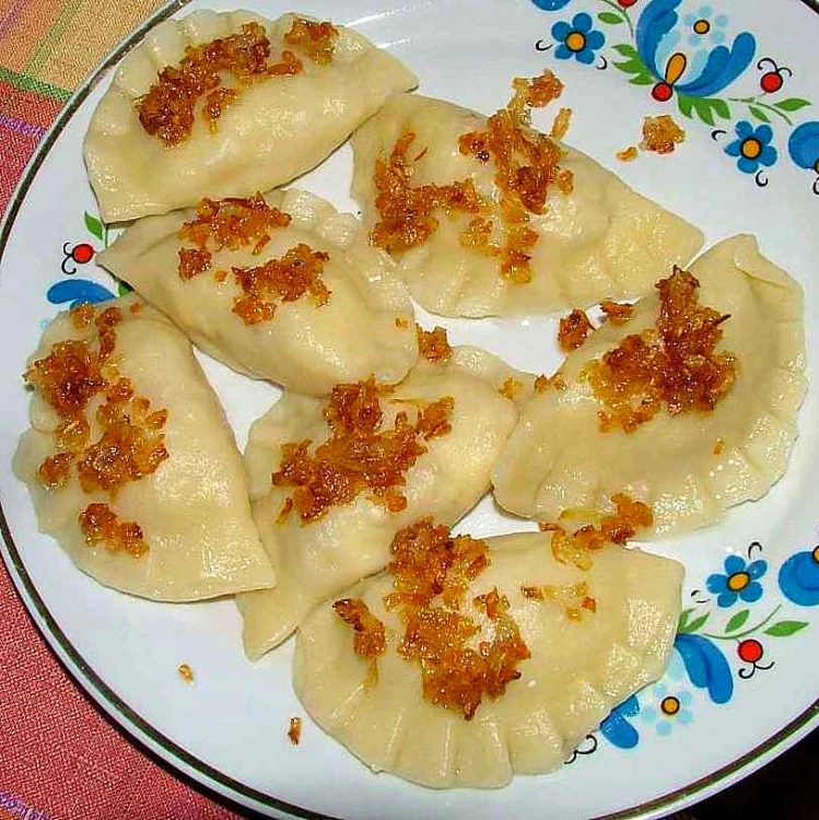 Pierogi_z_cebulką.jpg